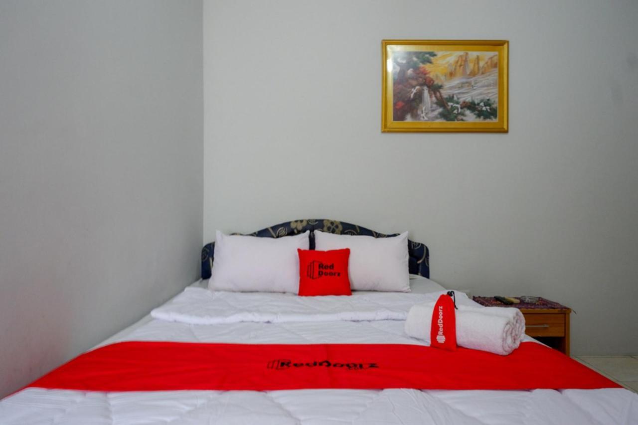 Reddoorz @ Hotel Aulia Majene Bagian luar foto