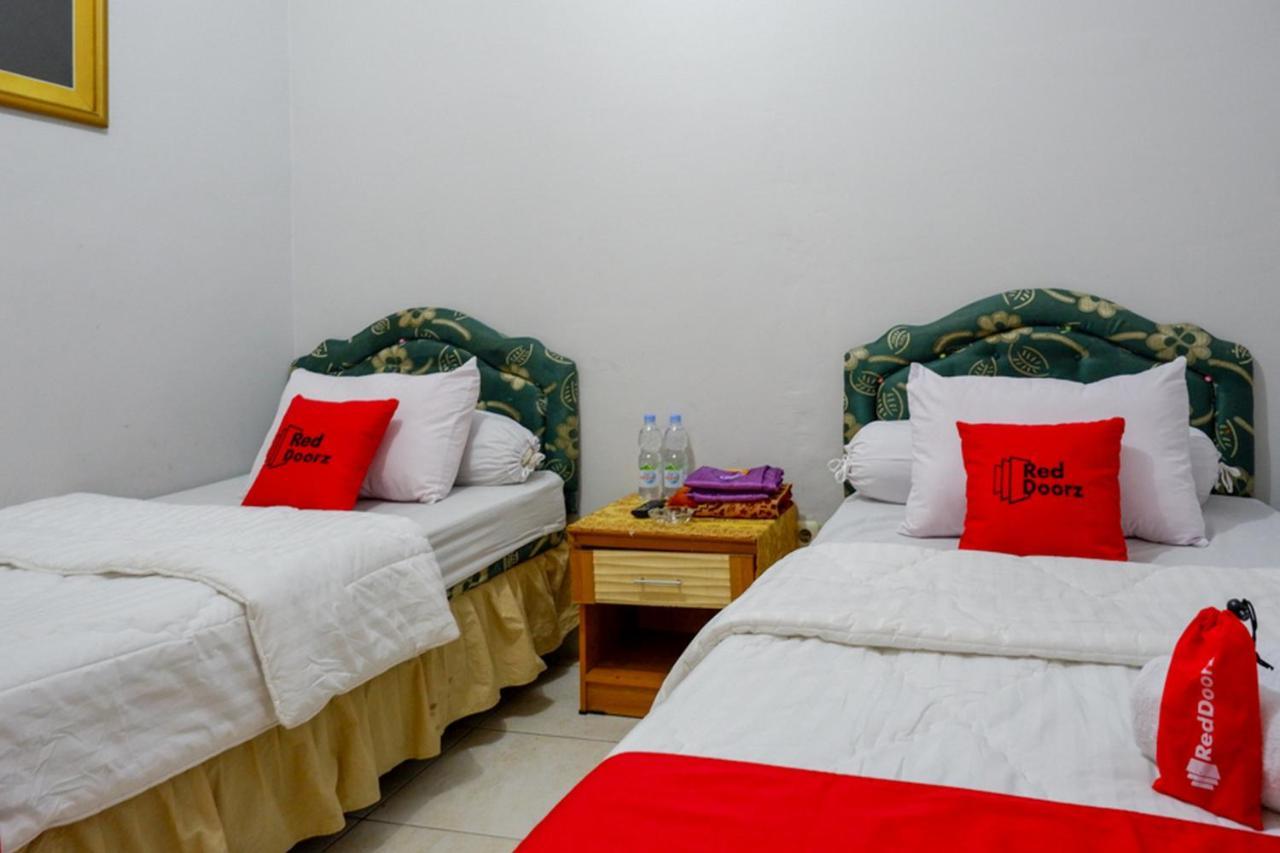 Reddoorz @ Hotel Aulia Majene Bagian luar foto