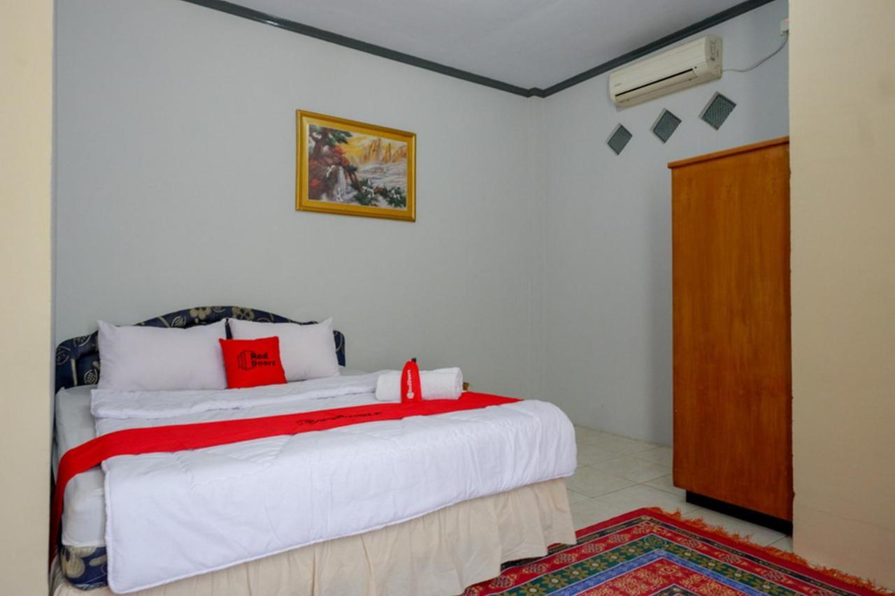 Reddoorz @ Hotel Aulia Majene Bagian luar foto