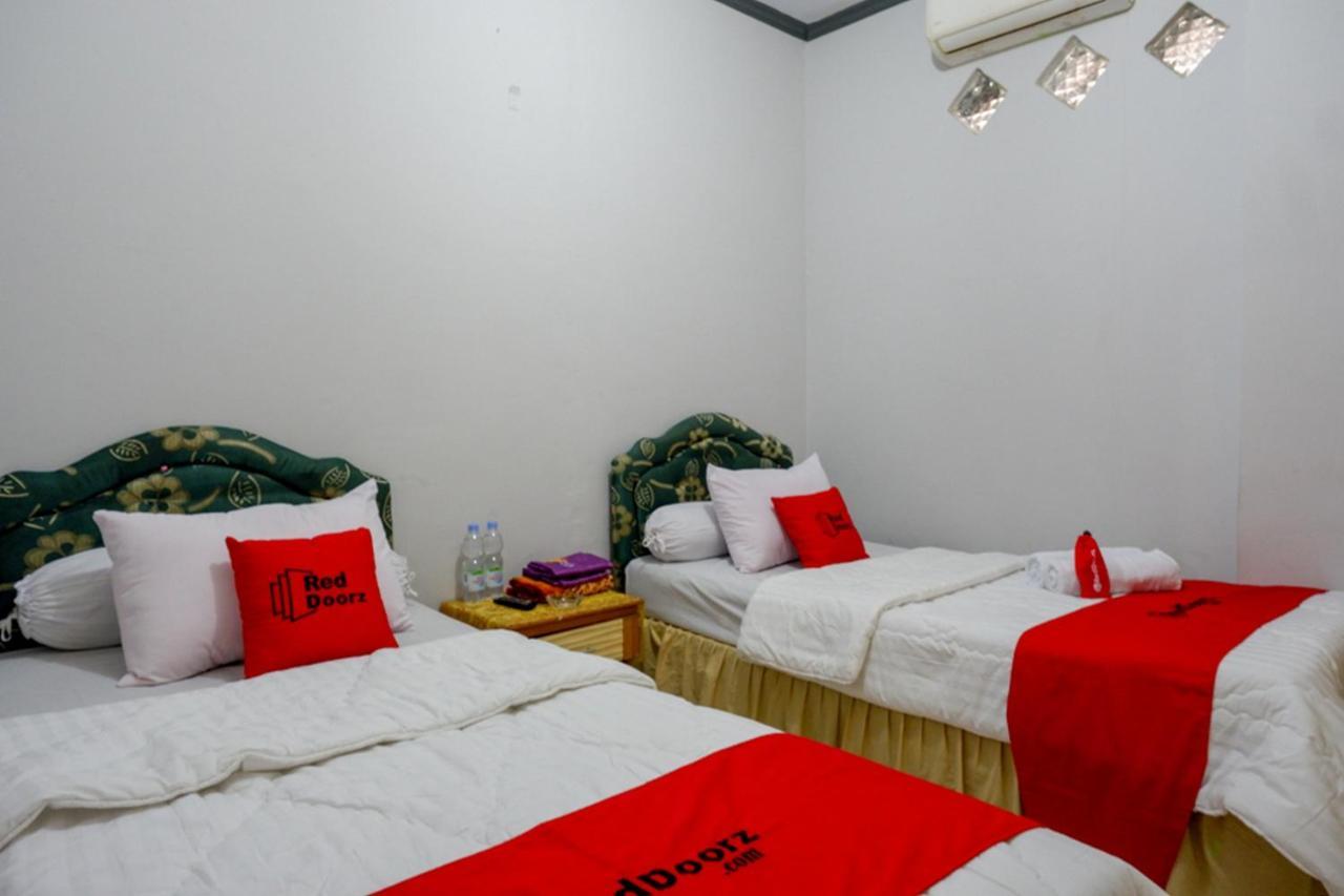 Reddoorz @ Hotel Aulia Majene Bagian luar foto