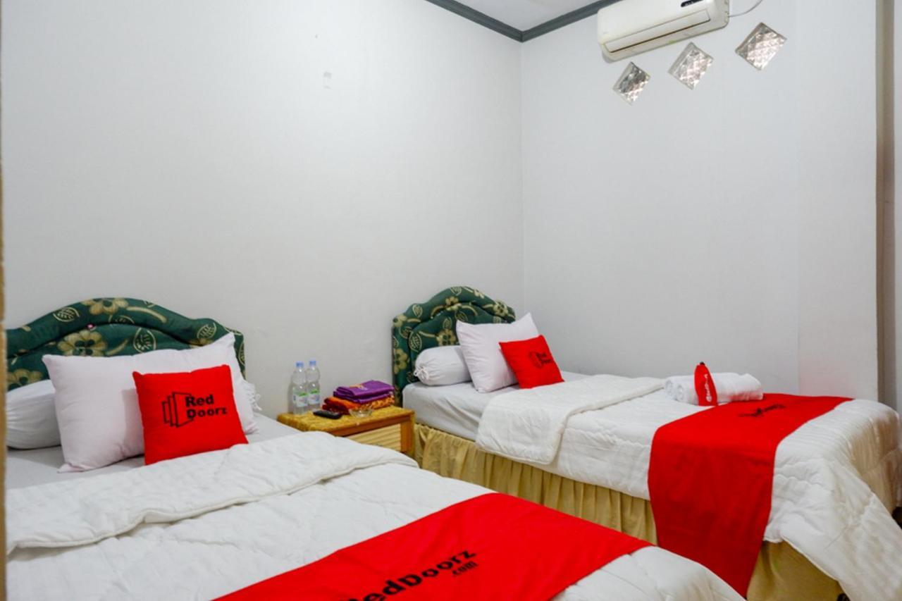 Reddoorz @ Hotel Aulia Majene Bagian luar foto